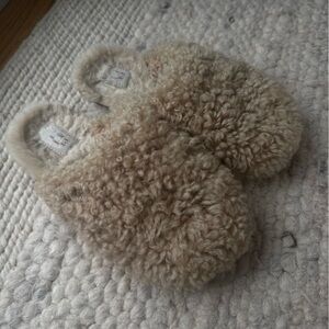 UGG Maxi Curly Slide Slipper Women’s 8 in Tan / Sand